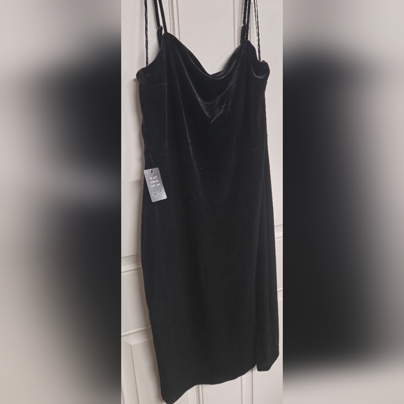 Women's Size Medium Express Little Black Dress. BNWT!! - Picture 2 of 16